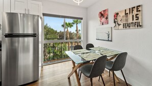 Dining - Delightful & Comfy 2-Bedroom in Ocean Beach with BBQ Grill (San Diego)
