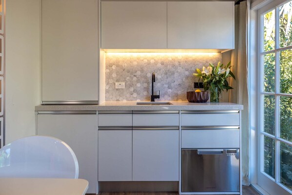 Fridge, microwave, dishwasher, coffee/tea maker