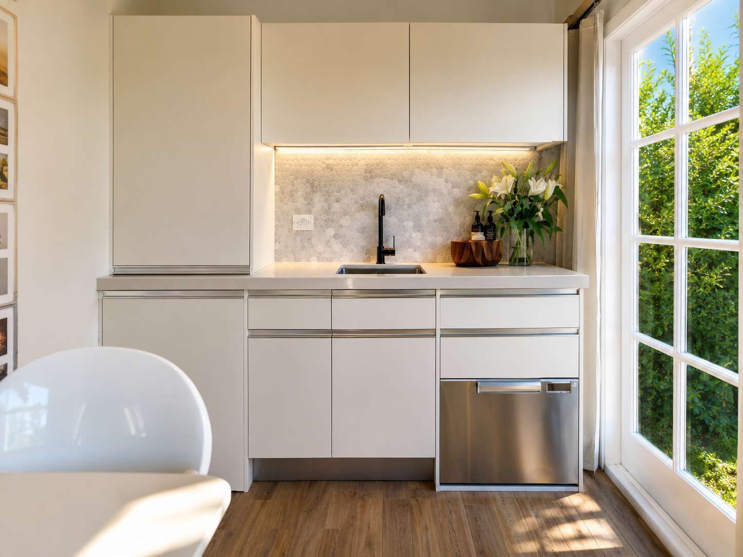 Fridge, microwave, dishwasher, coffee/tea maker