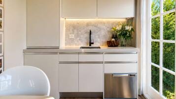 Fridge, microwave, dishwasher, coffee/tea maker