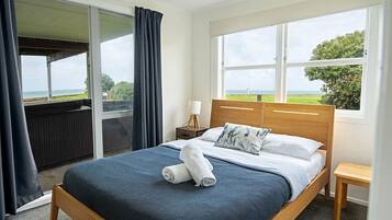 4 bedrooms, WiFi, bed sheets