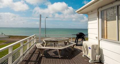 Stunning beachfront Bach !