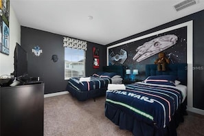 4 habitaciones, tabla de planchar con plancha y cuna de viaje