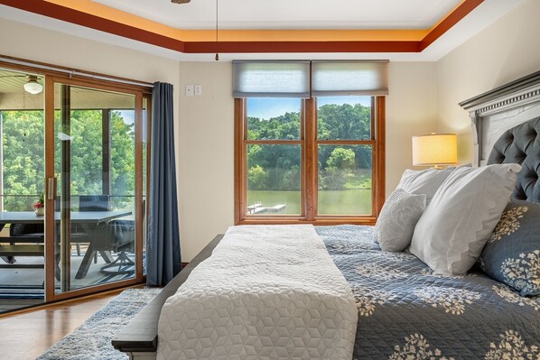 4 bedrooms, desk, iron/ironing board, WiFi