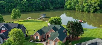 Tranquil Tellico Lakefront Retreat -- Kayaks! Private Dock!
