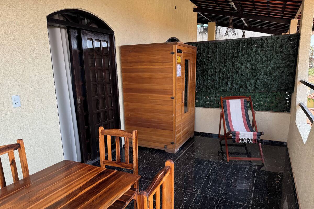 Habitación doble junior, vista a la alberca | Caja de seguridad en la habitación y cortinas blackout