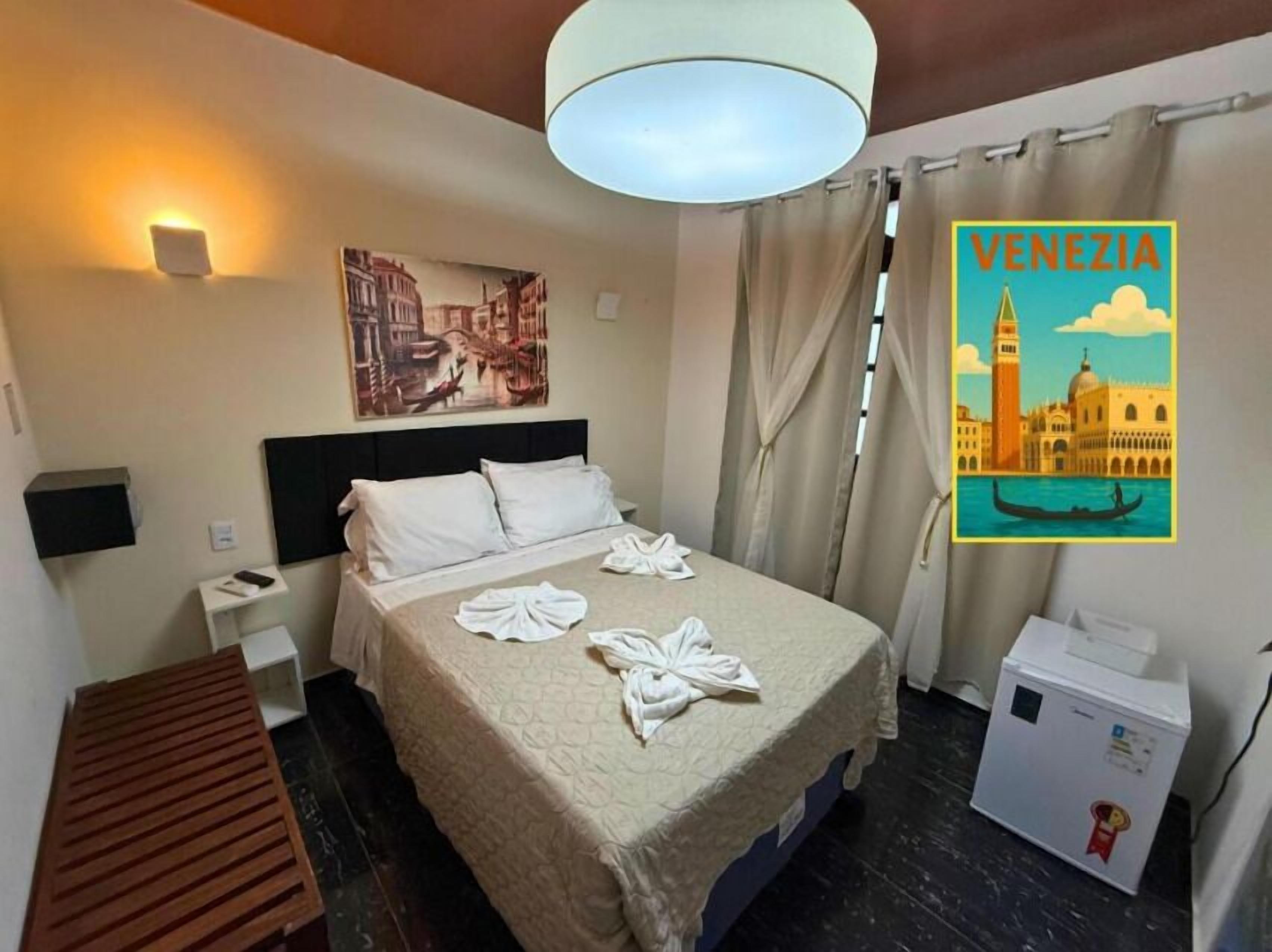 Habitación ejecutiva doble | Caja fuerte, cortinas opacas, ropa de cama