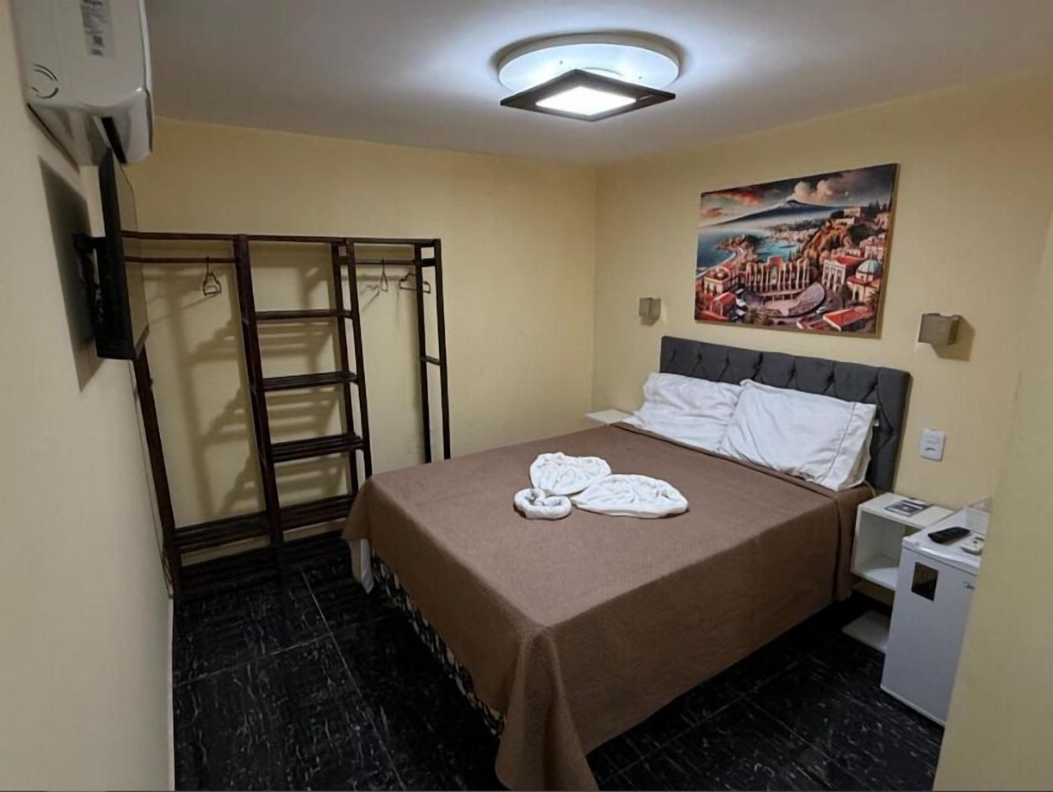 Habitación estándar con 2 camas individuales | Caja fuerte, cortinas opacas, ropa de cama