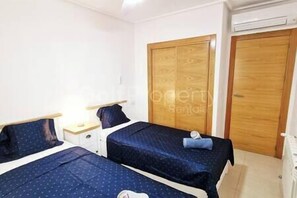 2 Schlafzimmer, BĂŒgeleisen/BĂŒgelbrett, WLAN, BettwĂ€sche