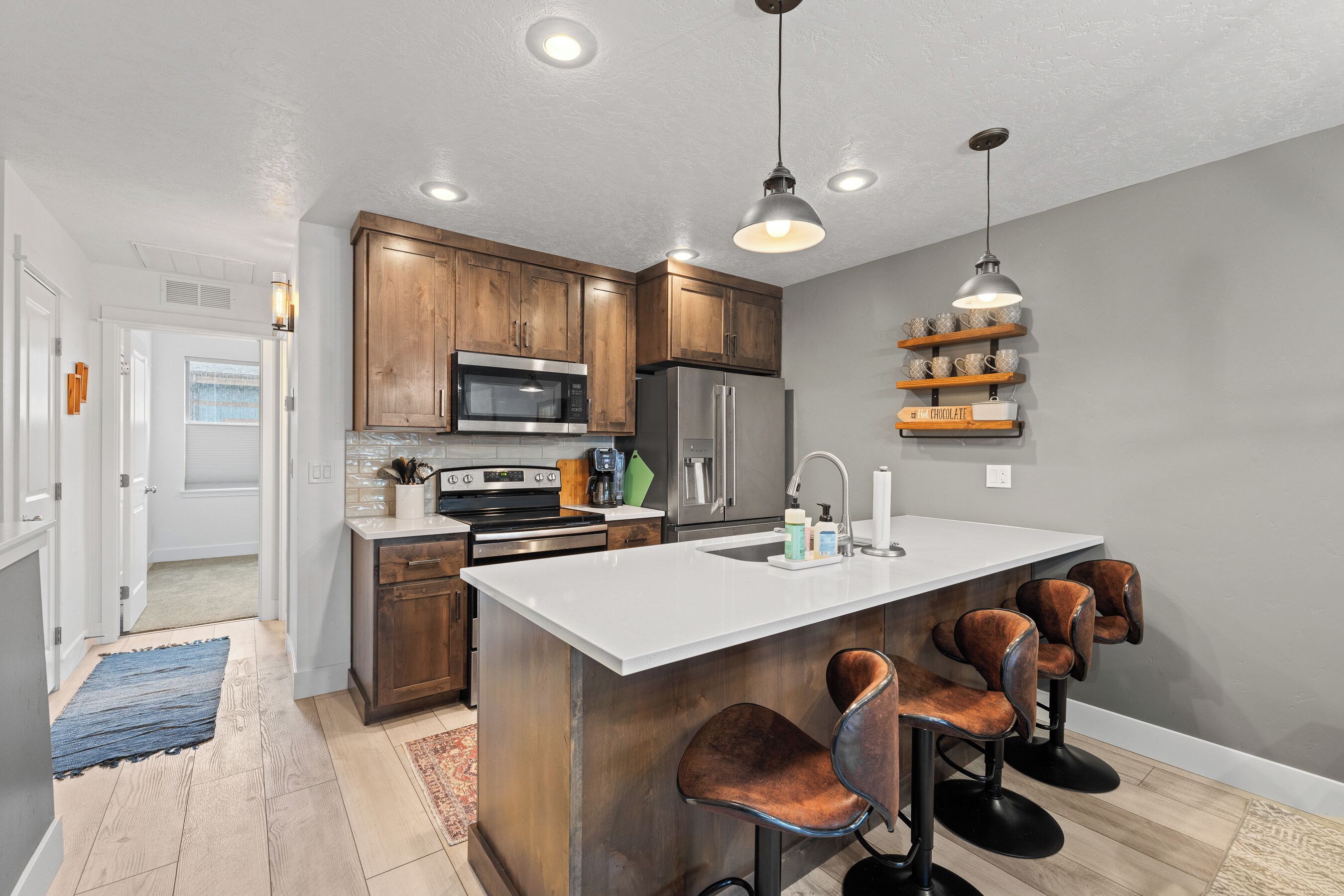 Kylskåp, mikrovågsugn, ugn och spishäll