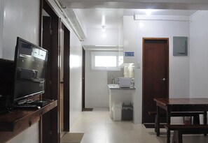 Basic Double Room | Private kitchen