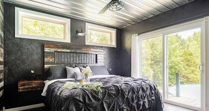 Charming 4-bedroom house with WiFi and AC in French Lick with country setting