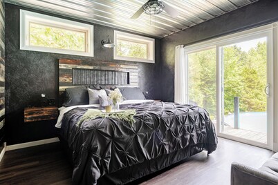 Charming 4-bedroom house with WiFi and AC in French Lick with country setting