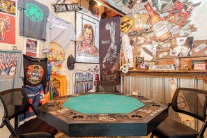 Games room - Charming 4-bedroom house with WiFi and AC in French Lick with country setting  (French Lick)