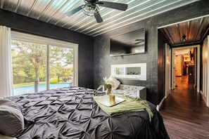 4 bedrooms, in-room safe, iron/ironing board, travel cot