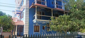 A multi-story building with balconies, a white picket fence, and a red-tiled roof. - Serene  and very friendly Village settings.
Spacious and homely Atmosphere  (Kolve)