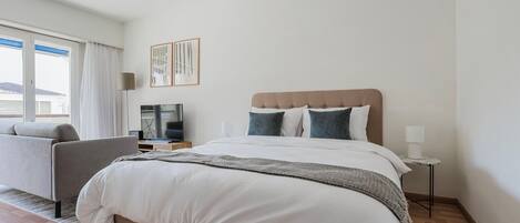 Iron/ironing board, WiFi, bed sheets