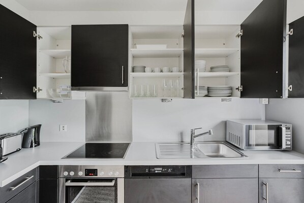 Fridge, microwave, oven, stovetop