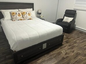 2 bedrooms, travel cot, WiFi, bed sheets