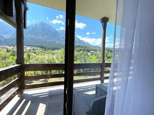 Alpine River Home: Peace and Mountain View