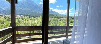 Alpine River Home: Peace and Mountain View