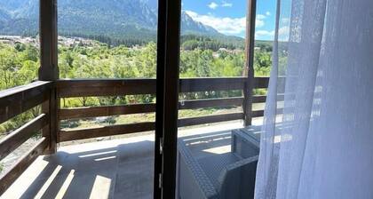 Alpine River Home: Peace and Mountain View