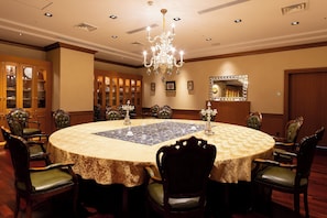 Restaurant - Grand Empire Hotel (Oonojo)