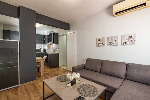 Karavelov Top Center Apartment