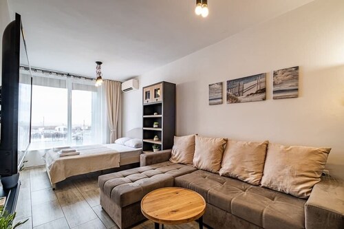 Sea View Central Stylish Apartment