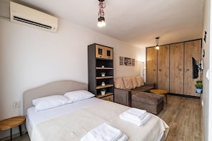 1 bedroom, iron/ironing board, travel cot, WiFi
