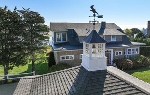 Exterior - Charming 6-bedroom oceanfront cottage in Falmouth (Falmouth)