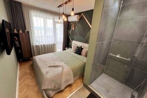 1 bedroom, iron/ironing board, travel cot, WiFi