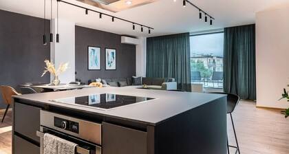 Paradise 4bdrm Luxury Apartment with Garage