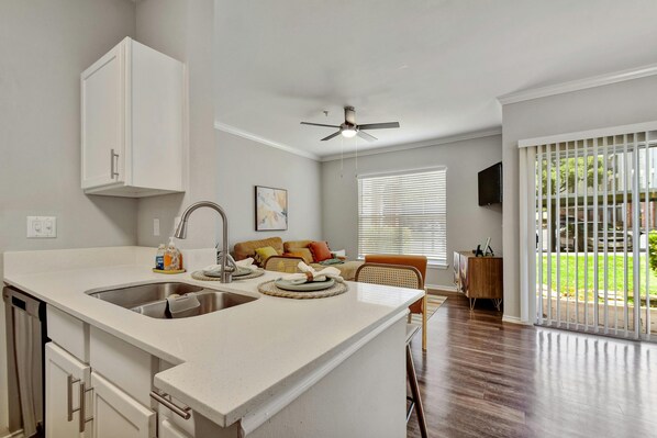 Microwave, oven, stovetop, dishwasher - Cozy 1BR/1BTH Charming Urban Retreat W/Pool (San Antonio)