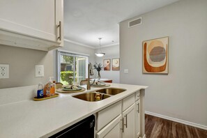 Microwave, oven, stovetop, dishwasher - Cozy 1BR/1BTH Charming Urban Retreat W/Pool (San Antonio)