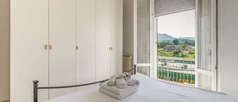 2 habitaciones, tabla de planchar con plancha, wifi y ropa de cama