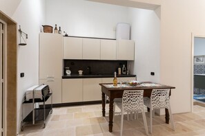 Réfrigérateur, four, plaque de cuisson, lave-vaisselle