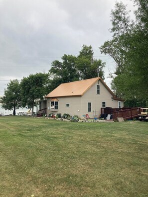 Exterior - Copper Top Lake Cottage: Peaceful Lakefront Getaway on Scatterwood Lake – (Mansfield)