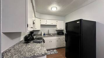 Micro-ondes, four, plaque de cuisson