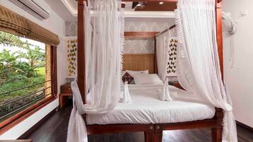 2 bedrooms, in-room safe, iron/ironing board, Internet