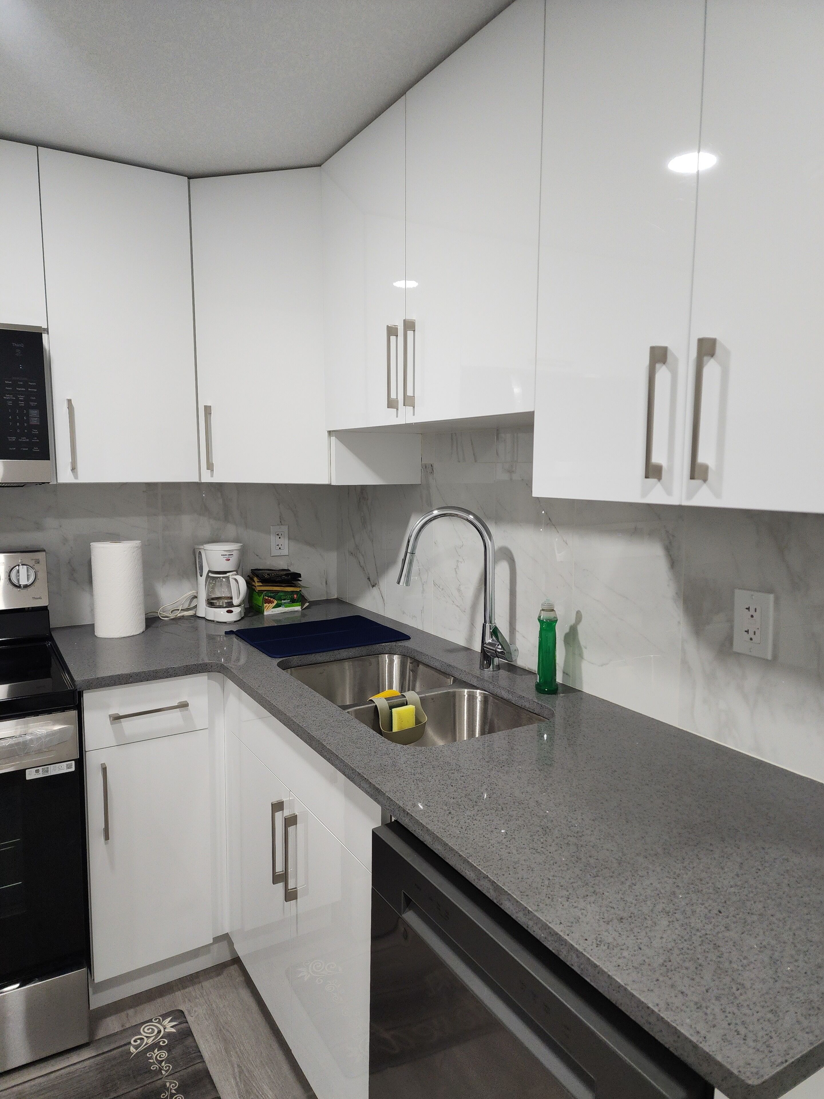 Mikrowelle, Ofen, Herdplatte, Geschirrspüler