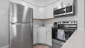 Refrigerador, microondas, horno y tostadora