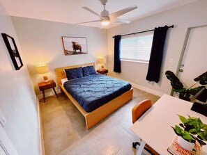1 bedroom, iron/ironing board, WiFi, bed sheets - Chic and Spacious 1-Bedroom Apt w/ Pool/Parking Near the Beach & Las Olas (Fort Lauderdale)