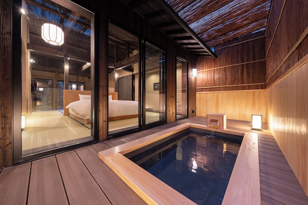 Double Room, 1 King Bed | Down comforters, free WiFi