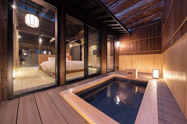 Double Room, 1 King Bed