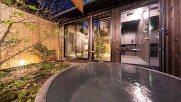 Double Room, 1 King Bed | Down duvets, free WiFi