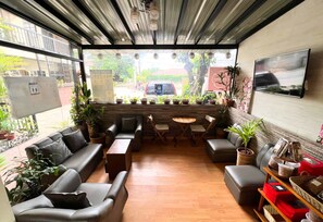 Área de estar no saguão