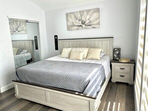 5 bedrooms, WiFi, bed sheets