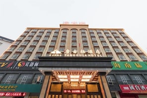 A multi-story hotel with a prominent entrance and signage for Tanggu Hotel. - Dongfang Tanggula Hotel (High-speed Railway Station) (Dongfang)