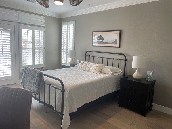 3 habitaciones, escritorio, tabla de planchar con plancha y wifi 